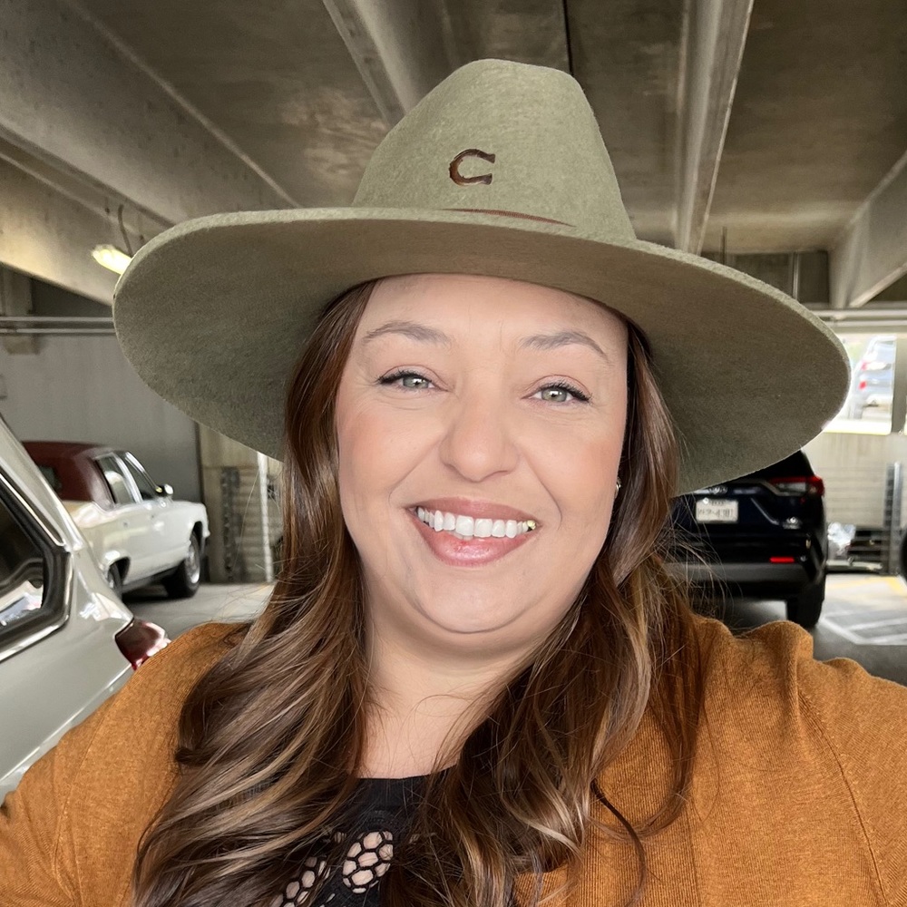 Meet your Posher, Jennifer